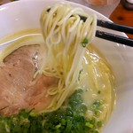 麺屋 菜々兵衛 本店 - 鶏白湯塩(700円)　箸上げ