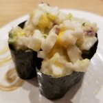 回転寿し トリトン - 北のサラダ軍艦。