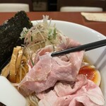 酒肴場 屯 - 低温調理のカタロースチャーシューは冷やし用に極薄切りのものがたっぷり。