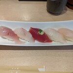 Funaosa - まずは地魚5貫、左から汐子、松鯛、かつお、真鯛、かれいの5種