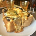 ブレイク - 半熟目玉焼き入りカレートースト