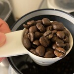 なかむら珈琲 - ブラジルナチュラル(深煎り)
      焙煎5~6日目頃から豆から油が出てきてテリテリに*･ﾟ　.ﾟ･*.