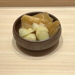 Sushidou Tomiza - 赤酢を使用したガリと芽生姜の酢漬け