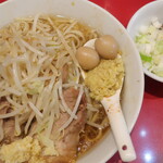 ラーメン二郎 - ラーメン半分＋ニンニク多め＋白ネギショウガ半分