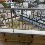 湖南荘 - 部屋から階下を見たところ