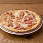 フランス大衆食堂ブイヨン - ベーコンとクリームチーズのタルトフランベ