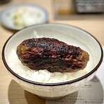 Hamburg Yoshi - ご飯に載せてもらったハンバーグ(斜俯瞰)