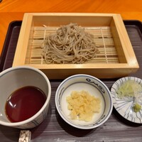 銀座 くらはし hanare - 〆のせいろ。中央は揚げ玉