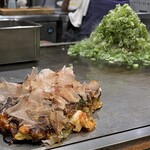 たぴおか食堂 - プリっとこぼれた手前のエビと、奥に見える幸せの森