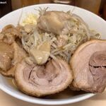 217245874 - ラーメン 「麺少なめ・ニンニクアブラ」(950円)