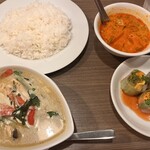 クンテープ - グリーンカレースペシャルセット。普通盛りでこのボリューム！