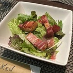 鉄板Diner JAKEN - 肉肉しいベーコンの入ったサラダ