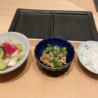 焼鳥 鐡 - 焼鳥 鐡(三浦半島野菜の浅漬け、鶏皮ポン酢、おにおろし)