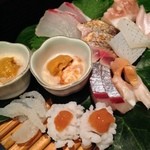 Dokuraku - 天然物刺身盛り合わせ
                      メチャ美味しい♪
                      しかも店員さんのおねーさん可愛い♥️