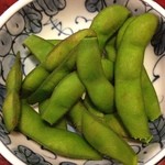 四季 - この店で凄いと思うところは、お通しの枝豆が必ずその日市場で買ってきた枝豆であるところなどです。