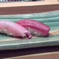 鮨 石島 - 左：いなだ　右：赤身