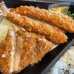 Tonkatsu Kagurazaka Sakura - 海老フライ・ロース弁当(1,280円/税別)