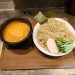 ヌードル 麺和 - ◯濃厚オマール海老つけ麺
つけ汁は豚骨の旨味かと思って聞いてみたら
鶏ガラも豚骨も使われてない様な話をされていた

しかしこのオマール海老のスープのみ本店からの供給と
話されていたので実際には判らない