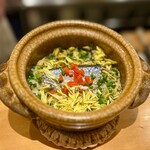 Mitsubayashi - 秋刀魚と菊花の土鍋ご飯