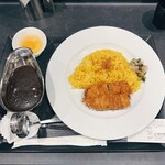 旨さと辛さがここちよい黒カレー 萬栄カレー - 