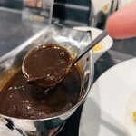 旨さと辛さがここちよい黒カレー 萬栄カレー - 