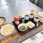 宮西製麺所 - 製麺所の車の台に
用意してくれました“(*ﾟ▽ﾟ)