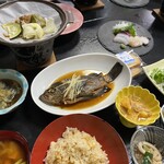 ながしず荘 - ギンザケ、ホヤ、鯛、ホタテ、イカ、ところ天など