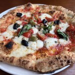 Pizzeria&Trattoria GONZO - 薄めの生地ともっちりした耳、ヘルシーに感じる絶品ピザ