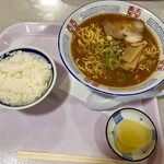 アリーナ食堂 - 料理写真:正油ラーメンと小ライス