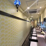 出汁とスパイス食堂 季喜 - 入口からの内観