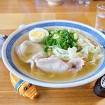 土居食堂 - 中華そば 550円
            割と小ぶりな丼です