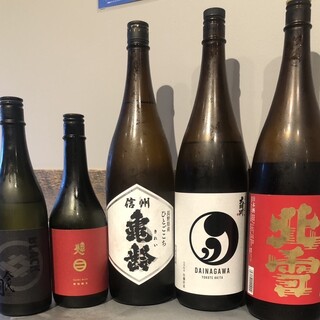 More than 10 types of sake available at all times, bottled wine starting from 2,640 yen