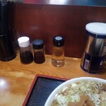 大勝軒 - テーブル薬味