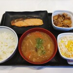 吉野家 - 焼魚牛小鉢定食で豚汁に変更