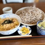 Echigo Soba - 新感謝セット。玉子丼と蕎麦セットで580円。
                        麺の量は、並200、大300、特400gが同じ価格！
                        この量は特盛♪