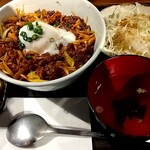 大衆酒場 藤沢ホルモン - 牛スジ温玉丼