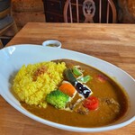 ロッキーガーデン - カレー
      　単品¥900/他にセットA¥1,300とB¥1,700あり