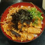 焼肉丼ミョンドンヤ - 旨辛 上ホルモン丼 (税込)790円 ※拡大 (2023.09.09)