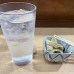 十三屋 - 麦焼酎の炭酸割りと若竹の煮付け