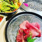 牛刺しと焼肉 仔虎 クリスロード店 - 