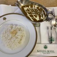 日光金谷ホテル - ルームサービスで「100年カレー」