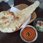 TANDOOR HOUSE - ランチセット(880円税込)　ナンはぱりっとしてて、大きすぎず程よいサイズ