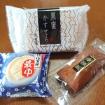 黒蜜庵きなこ亭 - 購入品。黒蜜かすてら(118円)・桔梗信玄餅最中(140円)・黒蜜フィナンシェ(140円)