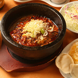 ``Stone-grilled mapo tofu'' and ``shrimp with chili sauce'' are highly recommended dishes◎