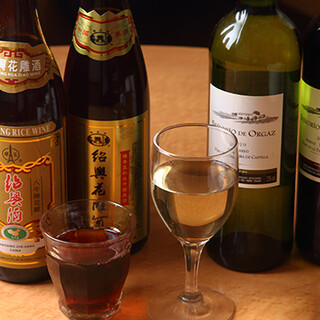 A lineup of alcoholic beverages that Japanese people like, including authentic Chinese sake.