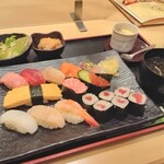 Sushi Shunsen Ryouri Sharizen - 「満足にぎりセット¥1,580-」
