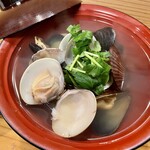 Various seasonal shellfish steamed with sake