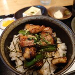 Sumiyakiyakitori hinotetu - 炭火焼豚バラ丼　タレ