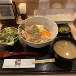 四国骨付鶏トリヤノシゴト - 炭火香る親子丼定食