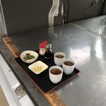 宮西製麺所 - お茶も用意してくれてます